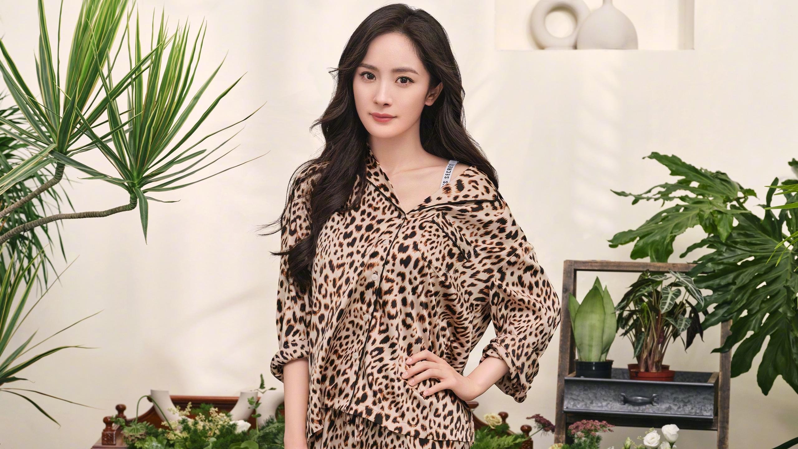 女子篮球青年队推行个性化技术训练方案,女子篮球队风采展示